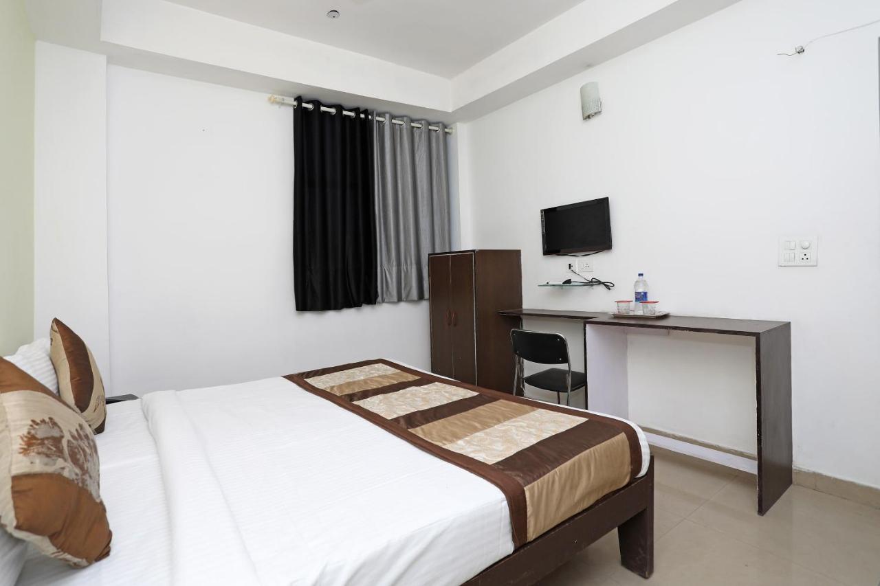 Oyo 11392 The Hotel Grand Hospitality Noida Eksteriør bilde